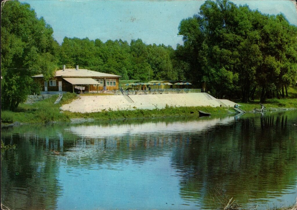 Razglednica koja pokazuje pogled na motel Turist u blizini Apatina